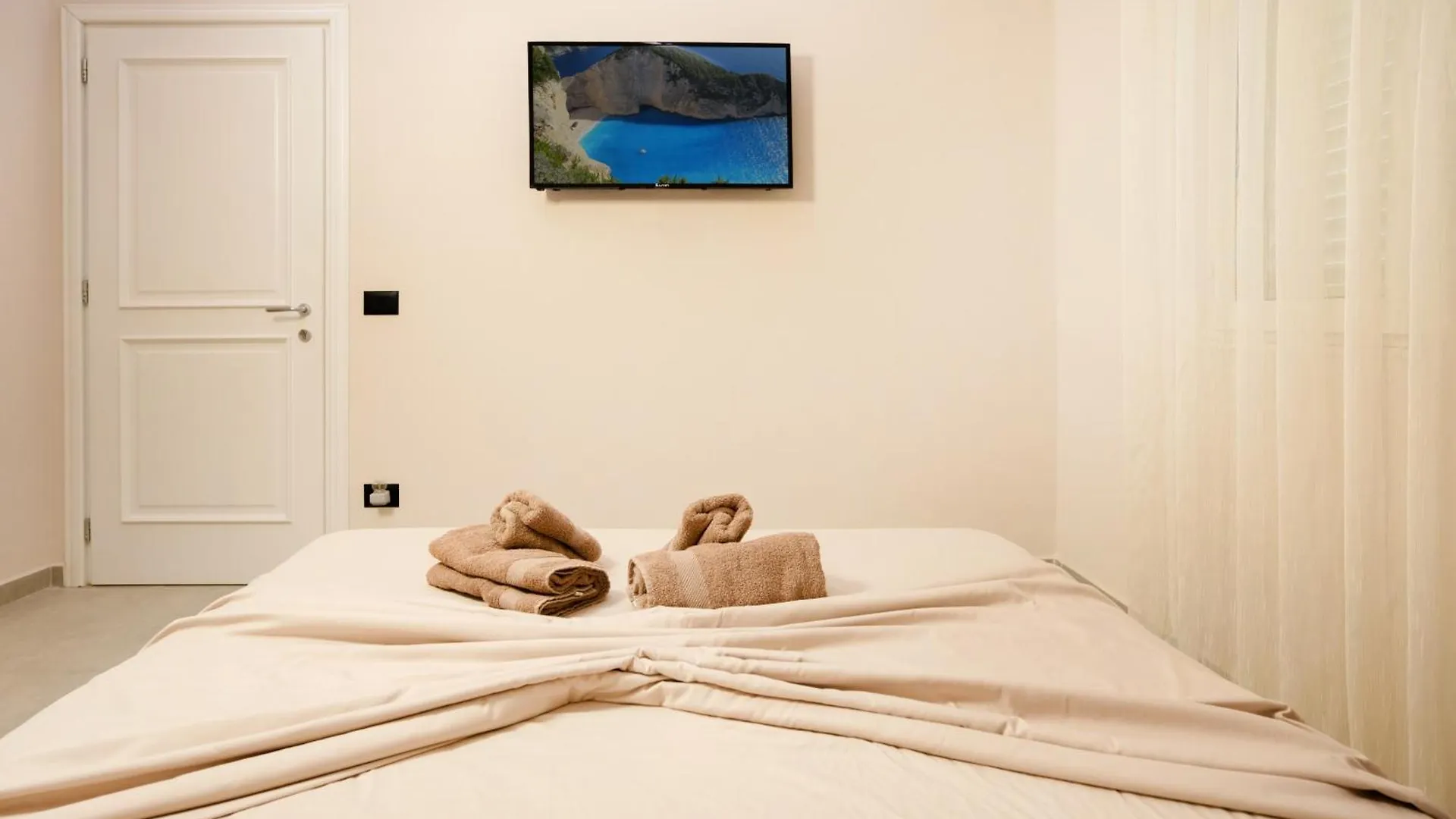 Tok Apartament 3 Дуррес 0*,  Албания
